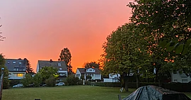 Gemeindewiese im Sonnenaufgang